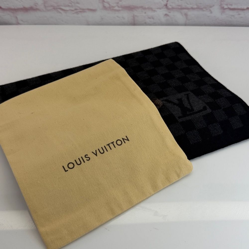 LOUIS VUITTON Black Petit Damier Wool Scarf - Picture 8 of 8